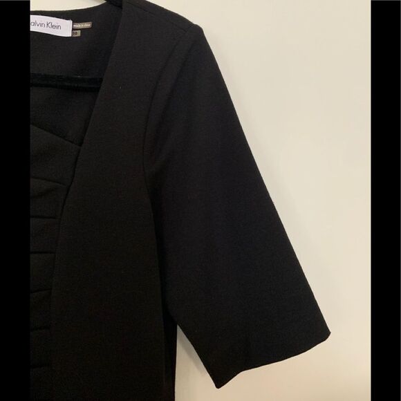 NWOTcCalvin Klein black shortsleeved midi dress, asymmetrical V-neck, size 10 - Picture 6 of 9